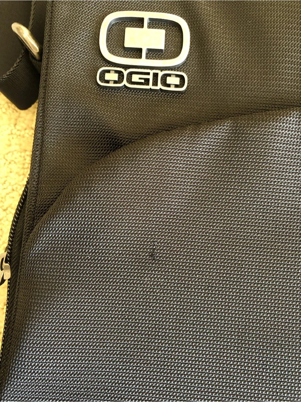 OGIO Technologio Compact Laptop Notebook Messenger Bag
